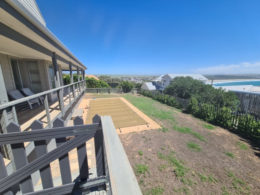 To Let 4 Bedroom Property for Rent in Vleesbaai Western Cape
